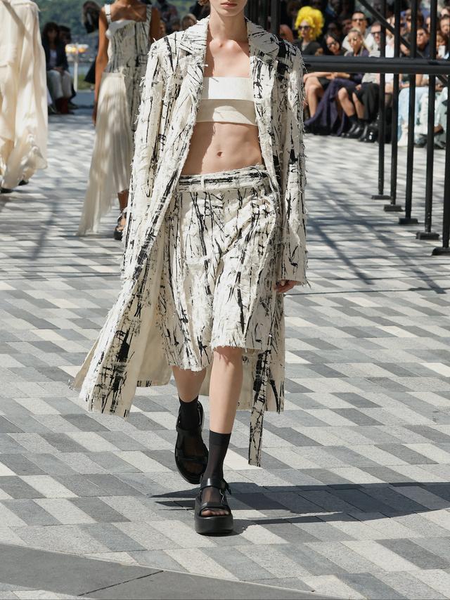 PRE-ORDER Mid-Rise Brushstroke Jacquard Shorts