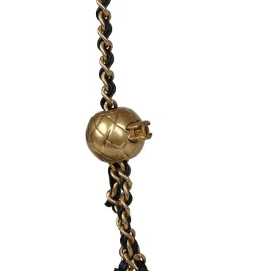 Chanel Chanel Pearl Crush Mini Square Flap Bag White and Black Tweed Antique Gold Hardware | Thumbnail 8