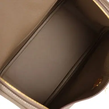 HERMÈS Hermes Lindy 26 Etoupe Clemence Gold Hardware | Thumbnail 9 HERMÈS Hermes Lindy 26 Etoupe Clemence Gold Hardware | Thumbnail 9