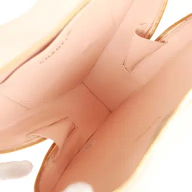 Chanel Vintage Chanel Heart Vanity Bag Beige and Black Patent Antique Gold Hardware | Thumbnail 9