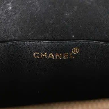 Chanel Vintage Chanel Round Vanity Bag Black and White Patent Leather Antique Gold Hardware | Thumbnail 9