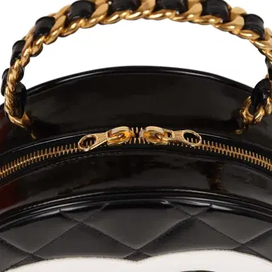 Chanel Vintage Chanel Round Vanity Bag Black and White Patent Leather Antique Gold Hardware | Thumbnail 6