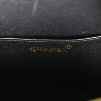 Chanel Vintage Chanel Round Vanity Bag Black and White Patent Leather Antique Gold Hardware | Thumbnail 9
