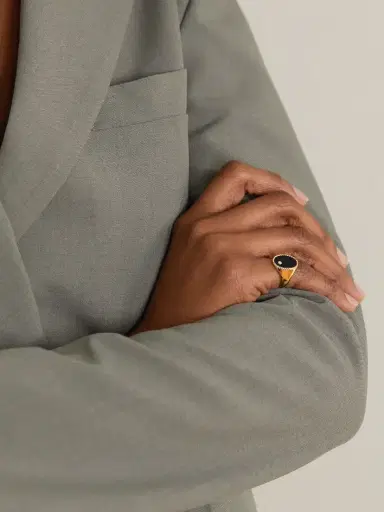 Yvonne Léon 9-karat Gold, Onyx And Diamond Signet Ring | Thumbnail 2