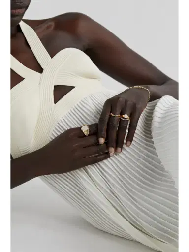 Yvonne Léon 9-karat Gold Diamond Signet Ring Set | Thumbnail 7
