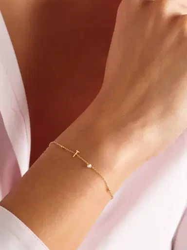 STONE AND STRAND Initial 14-karat Gold Pearl Bracelet | Thumbnail 2 STONE AND STRAND Initial 14-karat Gold Pearl Bracelet | Thumbnail 2