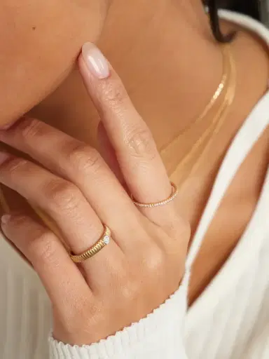STONE AND STRAND Diamond Ring | Thumbnail 4