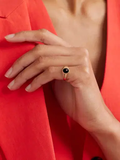 Yvonne Léon 9-karat Gold, Onyx And Diamond Signet Ring | Thumbnail 2 Yvonne Léon 9-karat Gold, Onyx And Diamond Signet Ring | Thumbnail 2
