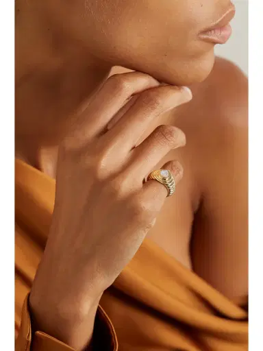 Yvonne Léon Mini 9-karat Gold Diamond Signet Ring | Thumbnail 2