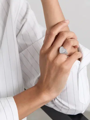 Yvonne Léon Chevalière Coeur Pailletee 9-karat White Gold Diamond Ring | Thumbnail 2