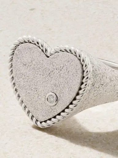 Yvonne Léon Chevalière Coeur Pailletee 9-karat White Gold Diamond Ring | Thumbnail 4