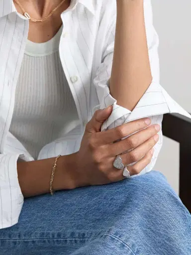 Yvonne Léon Chevalière Coeur Pailletee 9-karat White Gold Diamond Ring | Thumbnail 5