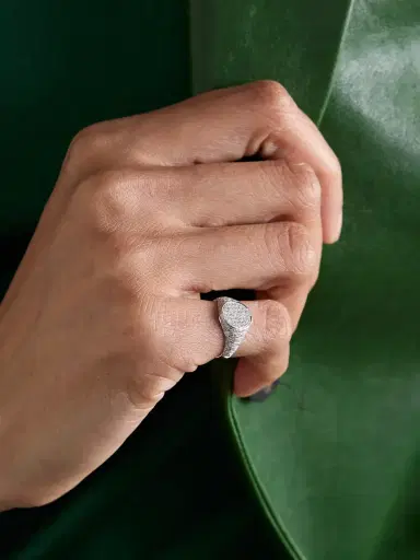 Yvonne Léon Mini Chevalière 9-karat White Gold Diamond Ring | Thumbnail 2