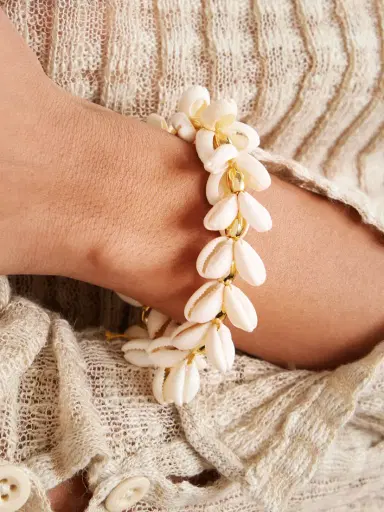 TOHUM Concha Multi Natural Puka Gold-plated Shell Bracelet | Thumbnail 2 TOHUM Concha Multi Natural Puka Gold-plated Shell Bracelet | Thumbnail 2