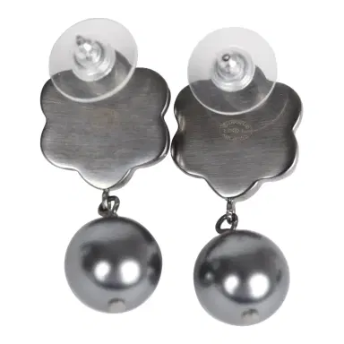 Chanel Chanel Flower Pearl Cluster Dangle Earrings Dark Grey Ruthenium Hardware | Thumbnail 4 Chanel Chanel Flower Pearl Cluster Dangle Earrings Dark Grey Ruthenium Hardware | Thumbnail 4