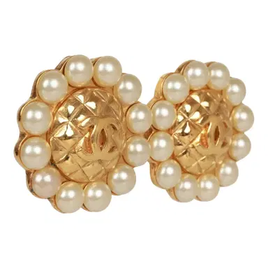 Chanel Vintage Chanel CC Logo Pearl Circle Gold Earrings | Thumbnail 2 Chanel Vintage Chanel CC Logo Pearl Circle Gold Earrings | Thumbnail 2