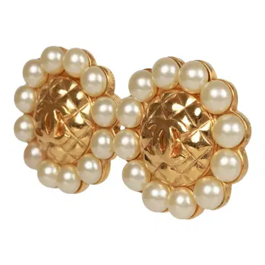 Chanel Vintage Chanel CC Logo Pearl Circle Gold Earrings | Thumbnail 3 Chanel Vintage Chanel CC Logo Pearl Circle Gold Earrings | Thumbnail 3