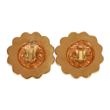 Chanel Vintage Chanel CC Logo Pearl Circle Gold Earrings | Thumbnail 4 Chanel Vintage Chanel CC Logo Pearl Circle Gold Earrings | Thumbnail 4