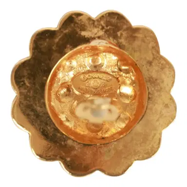 Chanel Vintage Chanel CC Logo Pearl Circle Gold Earrings | Thumbnail 5 Chanel Vintage Chanel CC Logo Pearl Circle Gold Earrings | Thumbnail 5