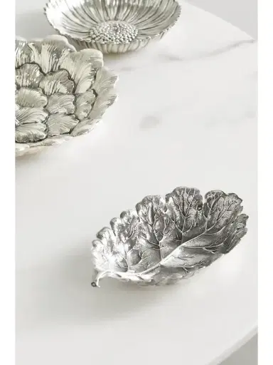 Buccellati Oak Leaf Silver Bowl | Thumbnail 2 Buccellati Oak Leaf Silver Bowl | Thumbnail 2