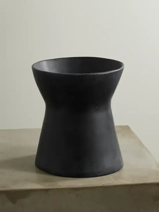 Bow Resin Vase Bow Resin Vase