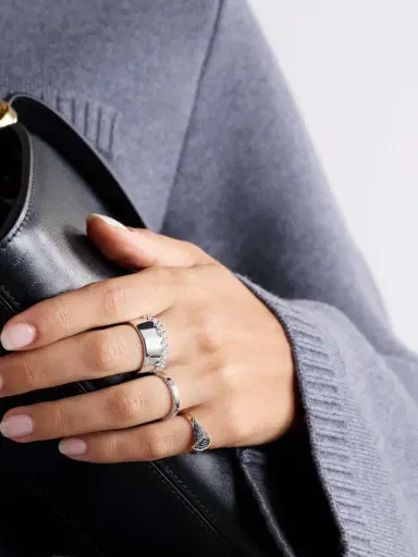Yvonne Léon Grignotée 9-karat White Gold Diamond Ring | Thumbnail 4