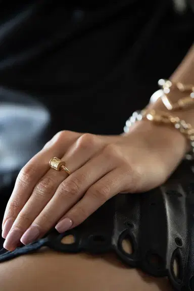 Marla Aaron Engraved Trundle Ring | Thumbnail 3