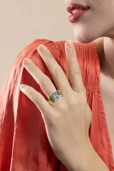 GOSHWARA Gossip Three Stone Blue Topaz Peridot Ring | Thumbnail 4