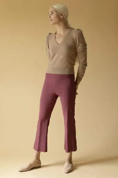 AVENUE MONTAIGNE Leo Crop Flare Pant - Sangria | Thumbnail 2