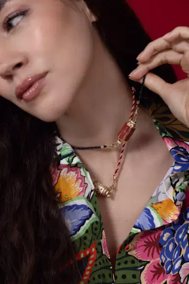Marie Lichtenberg Mauli Burgundy Beige Chain | Thumbnail 2