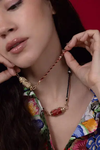 Marie Lichtenberg Mauli Burgundy Beige Chain | Thumbnail 6