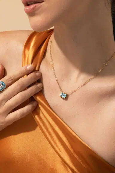 GOSHWARA Blue Topaz East West Pendant Necklace | Thumbnail 3