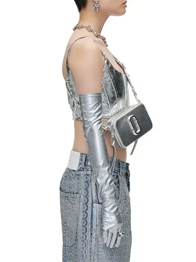 Marc Jacobs Women's The Snapshot Metallic Leather Crossbody Bag - Silver | Thumbnail 3 Marc Jacobs Women's The Snapshot Metallic Leather Crossbody Bag - Silver | Thumbnail 3