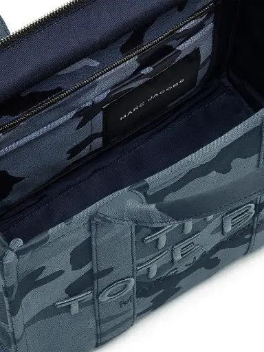 Marc Jacobs Women's The Camo Jacquard Medium Tote Bag - Blue Camo | Thumbnail 4 Marc Jacobs Women's The Camo Jacquard Medium Tote Bag - Blue Camo | Thumbnail 4