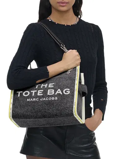 Marc Jacobs Women's The Denim Chain Medium Tote Bag - Black Wash | Thumbnail 2 Marc Jacobs Women's The Denim Chain Medium Tote Bag - Black Wash | Thumbnail 2