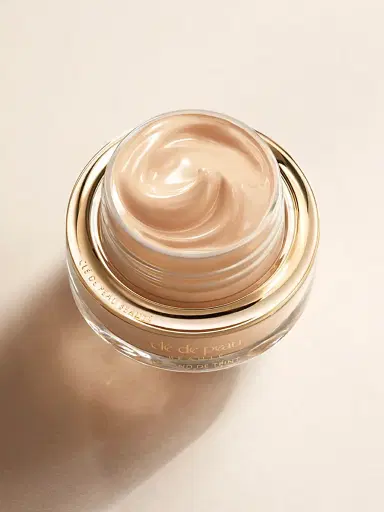 CLÉ DE PEAU BEAUTÉ Women's The Foundation SPF 22 | Thumbnail 4 CLÉ DE PEAU BEAUTÉ Women's The Foundation SPF 22 | Thumbnail 4