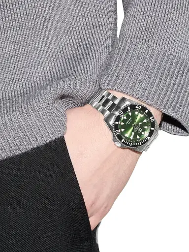Gucci Men's Dive Stainless Steel Bracelet Watch/40MM - Green Steel Black | Thumbnail 2