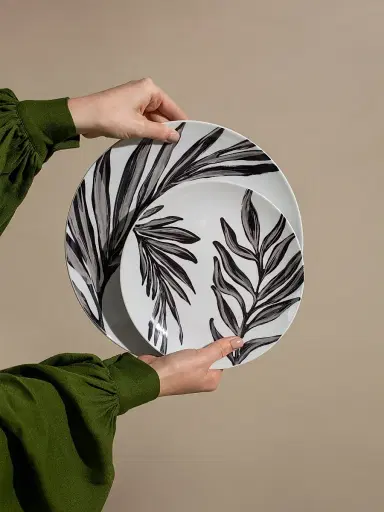 Misette Leaf Salad Plates 4-Piece Set - Monochrome | Thumbnail 3