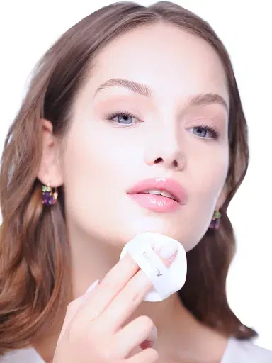 Sisley-Paris Women's Phyto-Blanc Le Cushion Foundation - 1W1 Ecru | Thumbnail 6 Sisley-Paris Women's Phyto-Blanc Le Cushion Foundation - 1W1 Ecru | Thumbnail 6