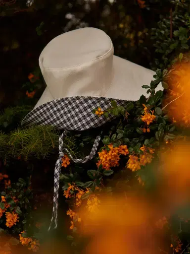 Barbour Women's Kilburn Reversible Bucket Hat - White | Thumbnail 9