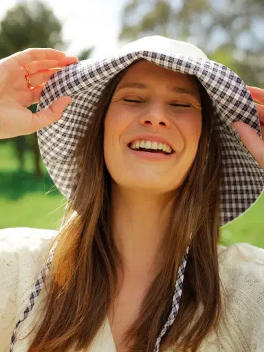 Barbour Women's Kilburn Reversible Bucket Hat - White | Thumbnail 1
