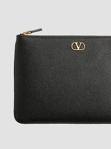 Valentino Garavani Women's VLogo Signature Grainy Calfskin Clutch Bag - Black | Thumbnail 6 Valentino Garavani Women's VLogo Signature Grainy Calfskin Clutch Bag - Black | Thumbnail 6