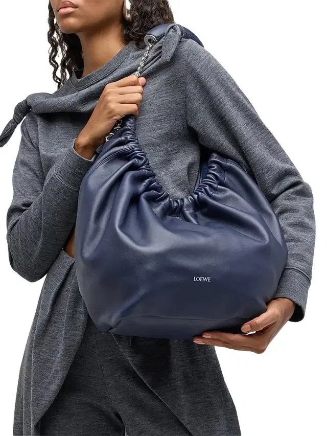 LOEWE Women's  Squeeze Leather Shoulder Bag - Navy