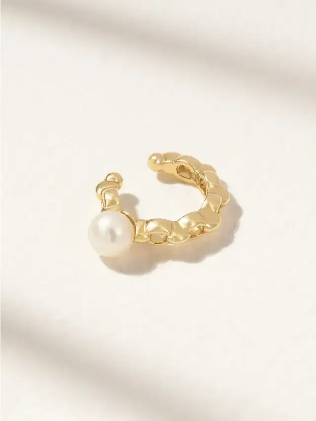 Sea Of Beauty 14-karat Gold Pearl Ear Cuff