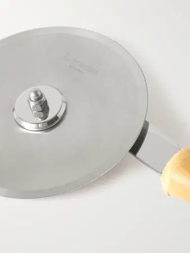 Lorenzi Milano Stainless Steel and Bamboo Pizza Slicer - Men | Thumbnail 2 Lorenzi Milano Stainless Steel and Bamboo Pizza Slicer - Men | Thumbnail 2