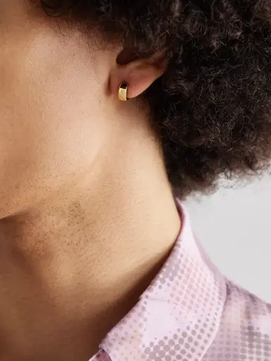 Foundrae Love Huggie 18-Karat Gold Single Hoop Earring - Men | Thumbnail 2 Foundrae Love Huggie 18-Karat Gold Single Hoop Earring - Men | Thumbnail 2