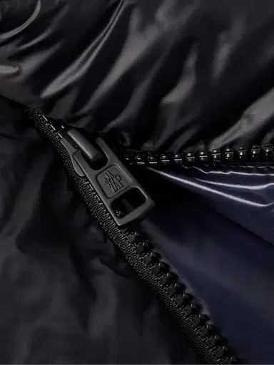 Moncler Cyclone Convertible Logo-Appliquéd Quilted Shell Hooded Down Jacket - Men | Thumbnail 4 Moncler Cyclone Convertible Logo-Appliquéd Quilted Shell Hooded Down Jacket - Men | Thumbnail 4