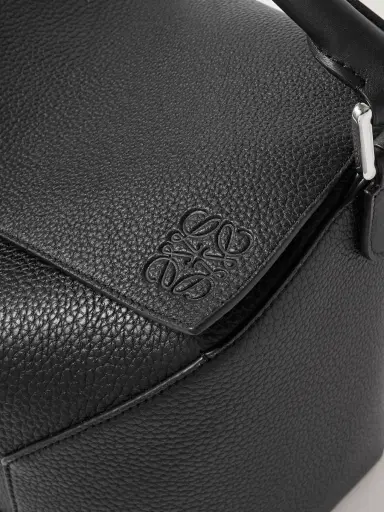 Loewe Puzzle Edge Large Logo-Debossed Full-Grain Leather Messenger Bag - Men | Thumbnail 4 Loewe Puzzle Edge Large Logo-Debossed Full-Grain Leather Messenger Bag - Men | Thumbnail 4