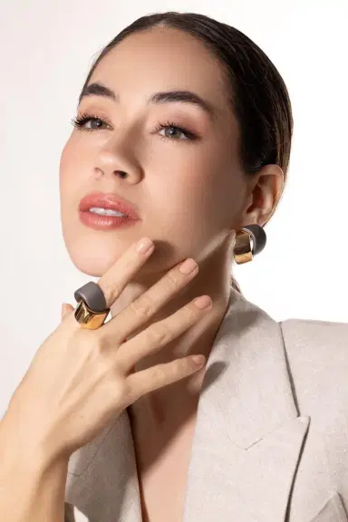 Vhernier Abbraccio Gold Titanium Ring | Thumbnail 5