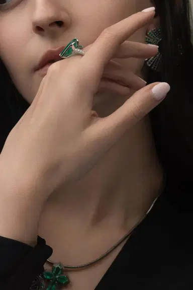 PIRANESI Double Emerald Pearshape Ring | Thumbnail 4